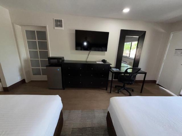Stanford Inn & Suites Anaheim Exterior foto
